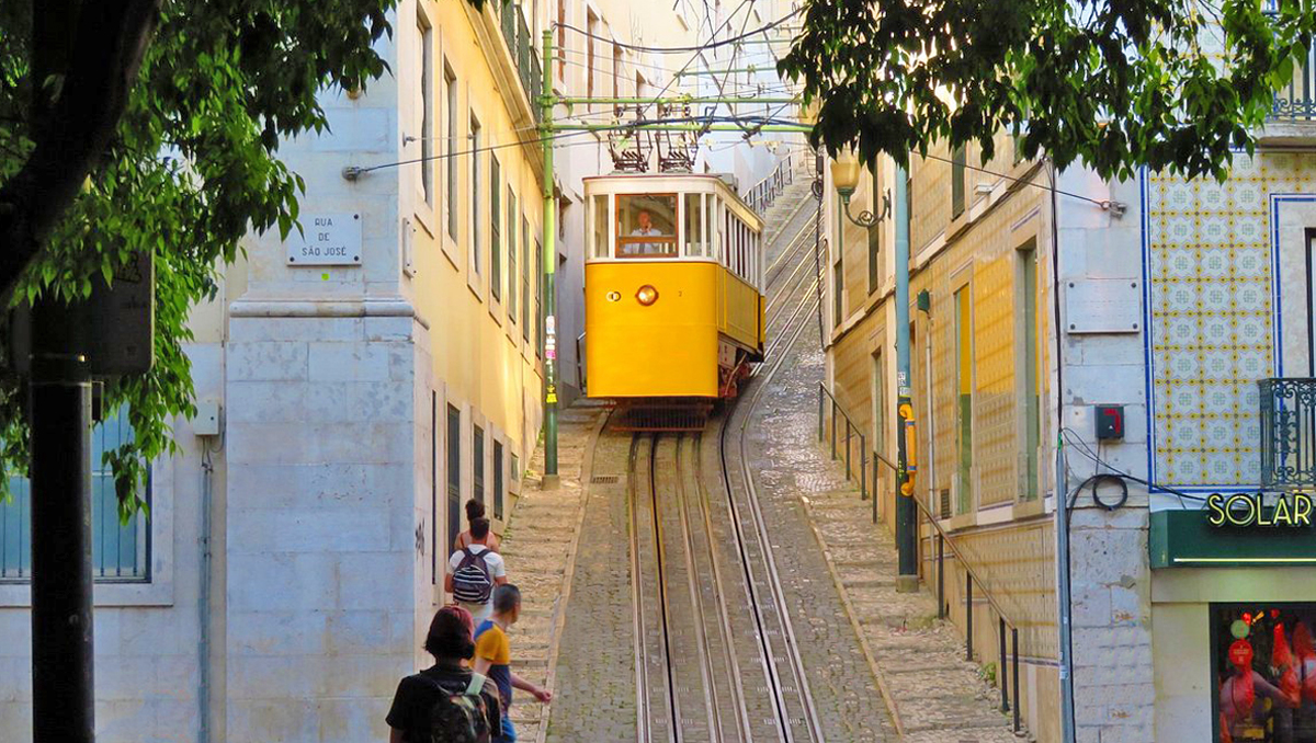 Elopement in Portugal; Romantic elopement in Portugal;