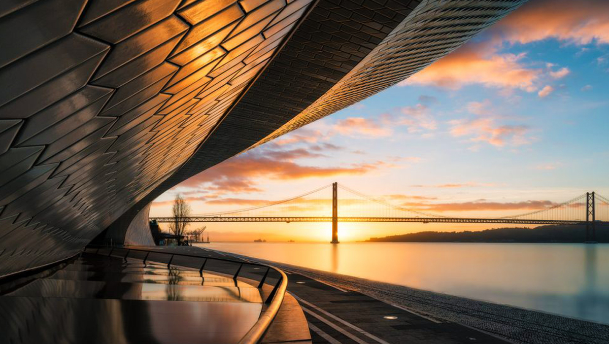 Elopement for travelers; Elopement in Portugal; Romantic elopement in Portugal; MAAT_Lisboa_Portugal