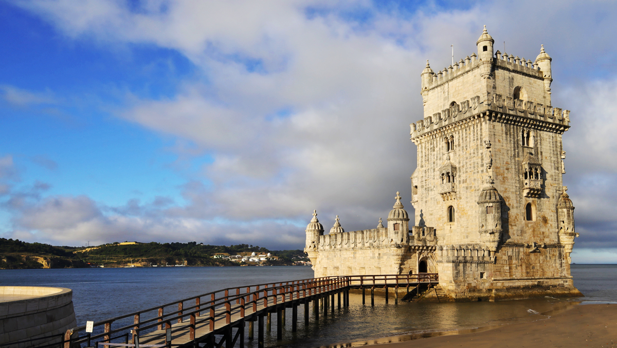 Elopement in Portugal; Romantic elopement in Portugal; Torre de Belém